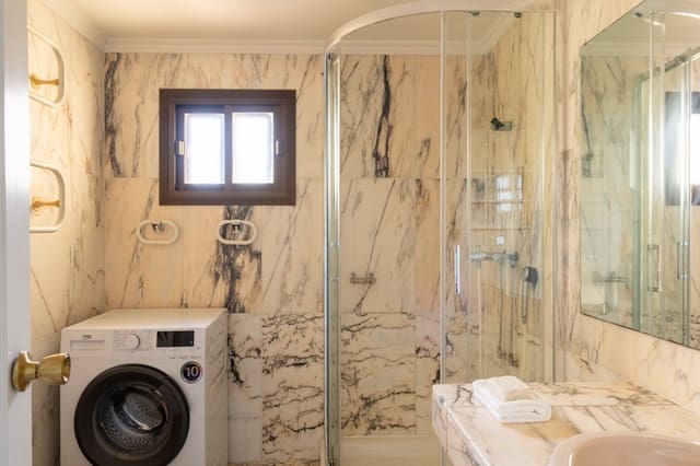 2 slaapkamer Appartement te koop in Riviera del Sol, Mijas met zwembad - € 520.000 (Ref: 9823309)
