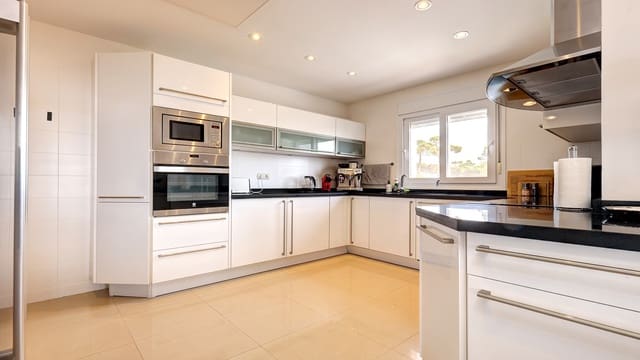 4 quarto Moradia para venda em Manilva Pueblo, Manilva com piscina - 1 450 000 € (Ref: 9823311)