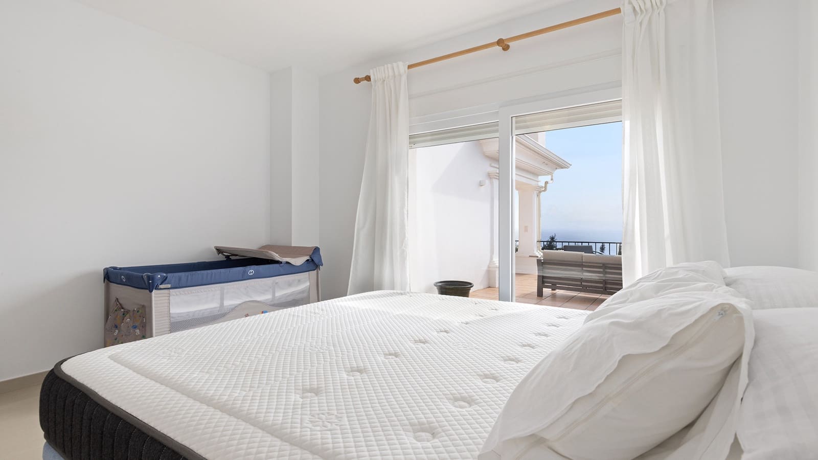 4 quarto Moradia para venda em Manilva com piscina - 1 450 000 € (Ref: 9823311)