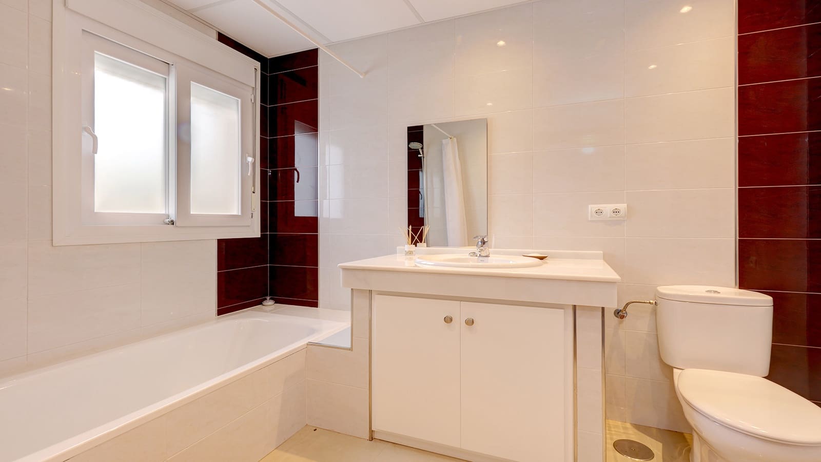 4 quarto Moradia para venda em Manilva com piscina - 1 450 000 € (Ref: 9823311)