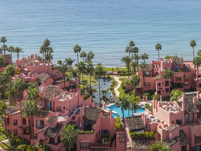 3 bedroom Apartment for sale in Centro, Estepona with pool - € 1,995,000 (Ref: 9823312)