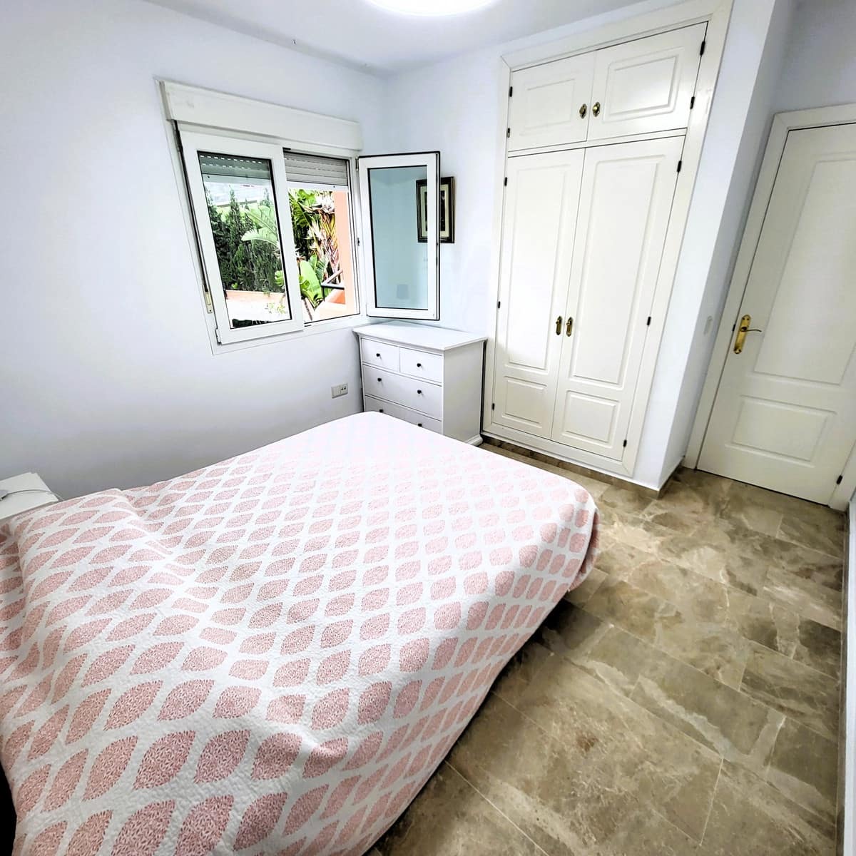 4 soveværelse Semi-Rækkehus til salg i Manilva med swimmingpool - € 495.000 (Ref: 9823313)
