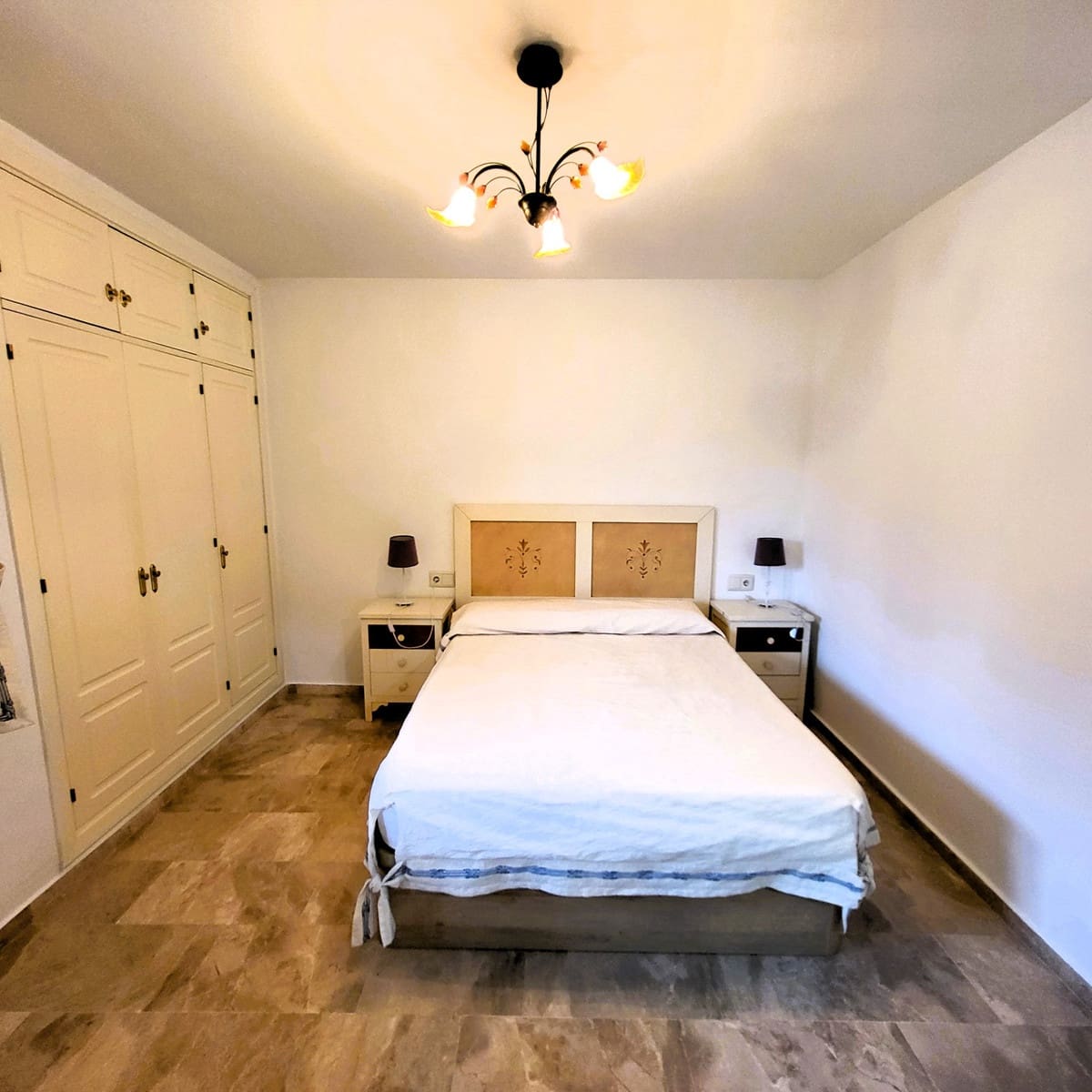 4 soveværelse Semi-Rækkehus til salg i Manilva med swimmingpool - € 495.000 (Ref: 9823313)