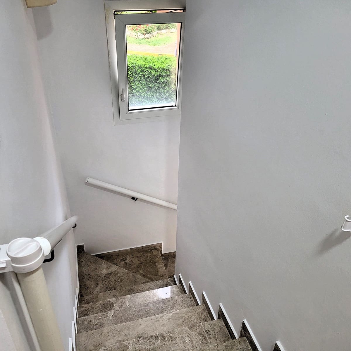 4 soveværelse Semi-Rækkehus til salg i Manilva med swimmingpool - € 495.000 (Ref: 9823313)