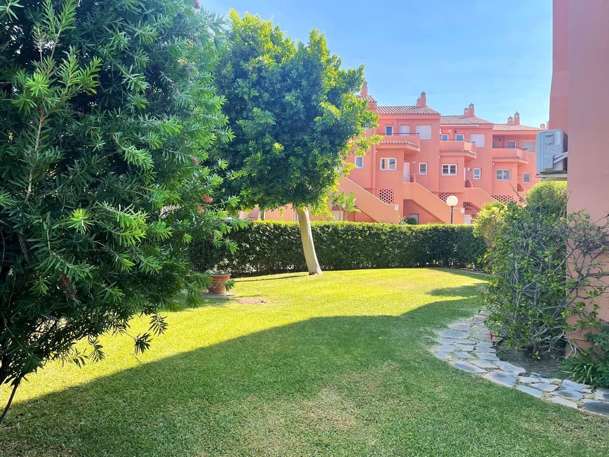 4 soveværelse Semi-Rækkehus til salg i Manilva med swimmingpool - € 495.000 (Ref: 9823313)