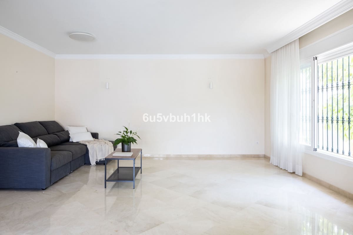 5 bedroom Townhouse for sale in San Pedro de Alcantara - € 695,000 (Ref: 9823314)