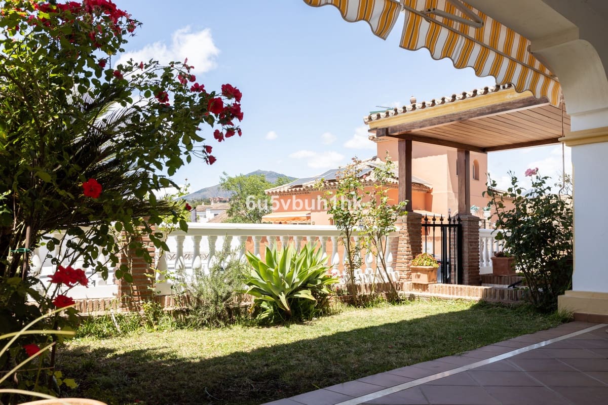 5 bedroom Townhouse for sale in San Pedro de Alcantara - € 695,000 (Ref: 9823314)