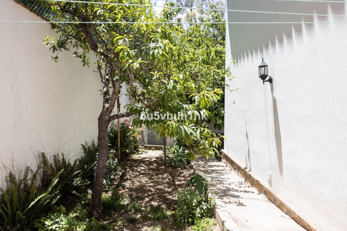 5 bedroom Townhouse for sale in San Pedro de Alcantara - € 695,000 (Ref: 9823314)