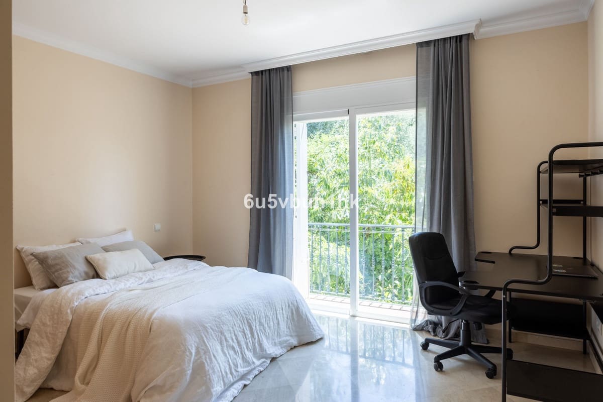 5 bedroom Townhouse for sale in San Pedro de Alcantara - € 695,000 (Ref: 9823314)