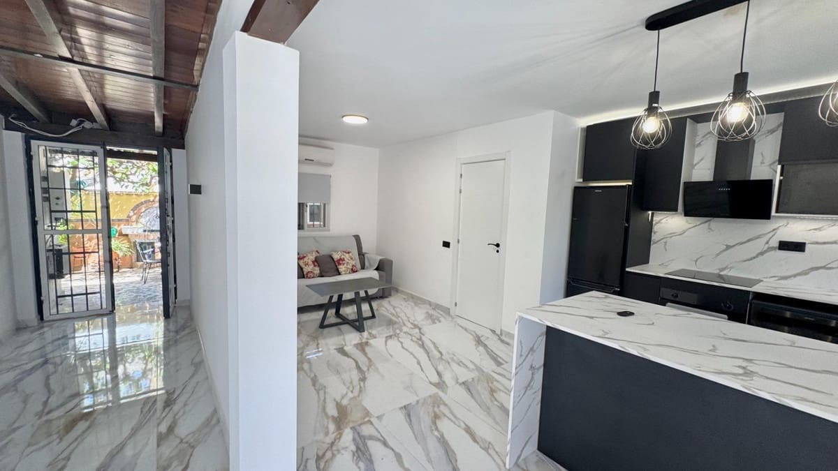 5 bedroom Villa for sale in Alhaurin de la Torre with pool garage - € 775,000 (Ref: 9823315)