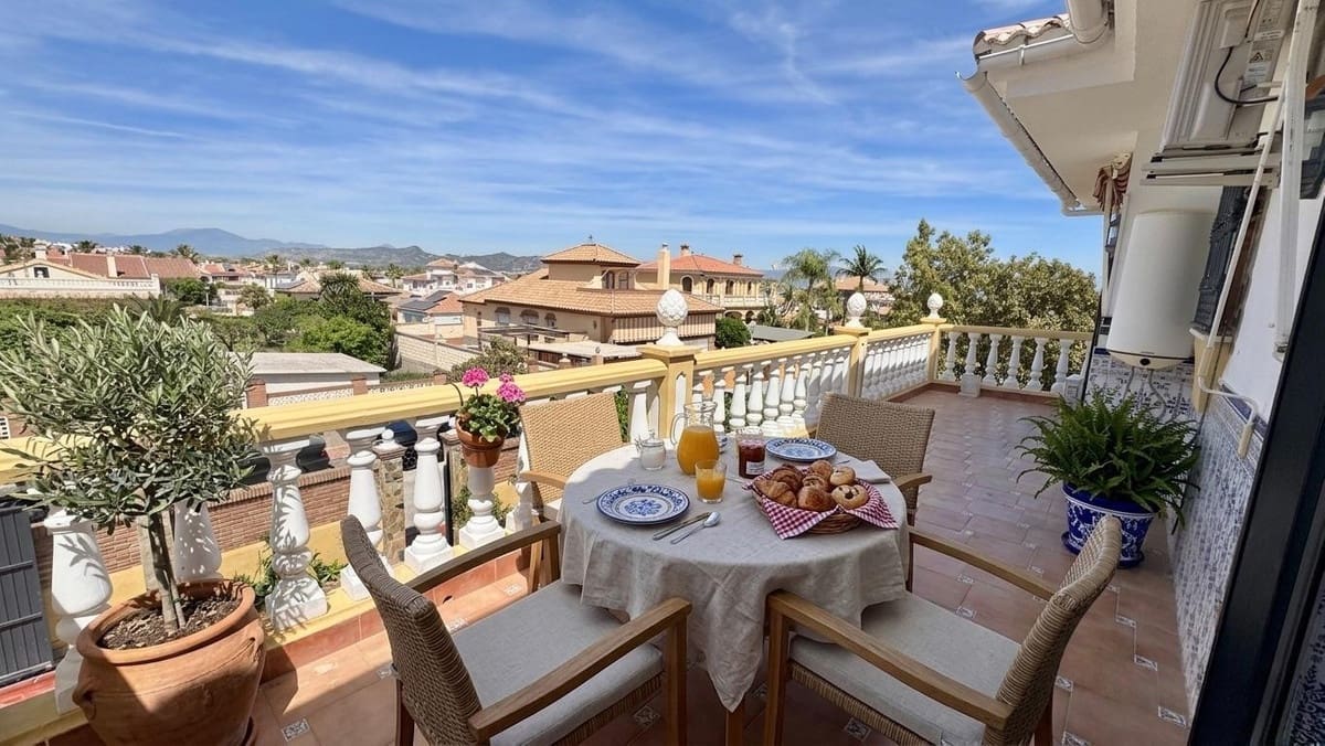 5 bedroom Villa for sale in Alhaurin de la Torre with pool garage - € 775,000 (Ref: 9823315)