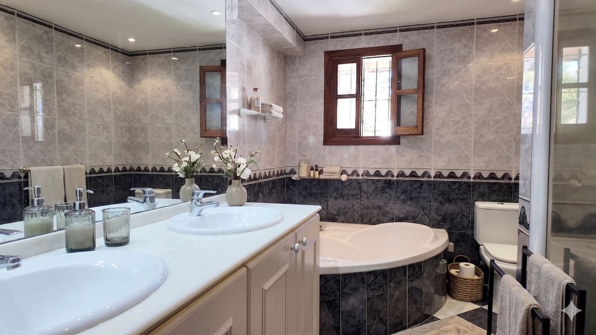 3 bedroom Villa for sale in Cancelada - € 799,000 (Ref: 9823316)