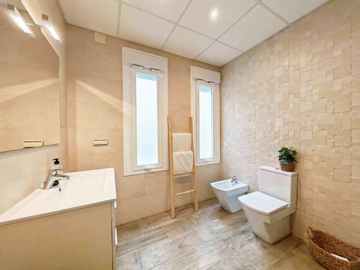 3 soveværelse Semi-Rækkehus til salg i Riviera del Sol med swimmingpool - € 895.000 (Ref: 9823319)