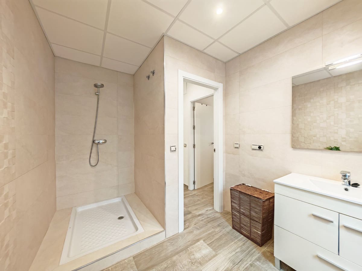 3 soveværelse Semi-Rækkehus til salg i Riviera del Sol med swimmingpool - € 895.000 (Ref: 9823319)