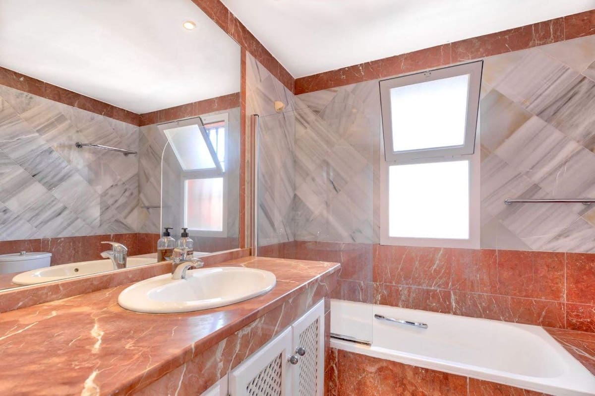 3 slaapkamer Huis te koop in Golden Mile met zwembad - € 895.000 (Ref: 9823320)