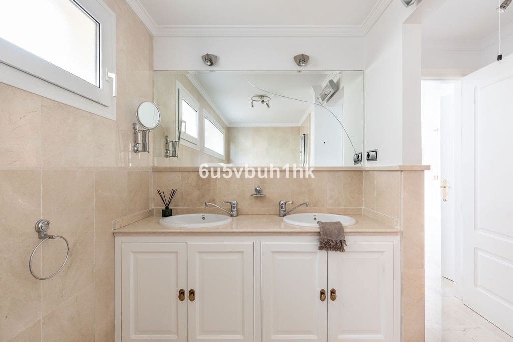 3 chambre Villa/Maison à vendre à Calahonda avec piscine - 995 000 € (Ref: 9823321)