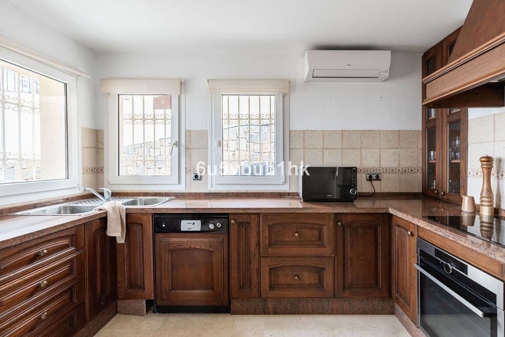 3 chambre Villa/Maison à vendre à Calahonda avec piscine - 995 000 € (Ref: 9823321)