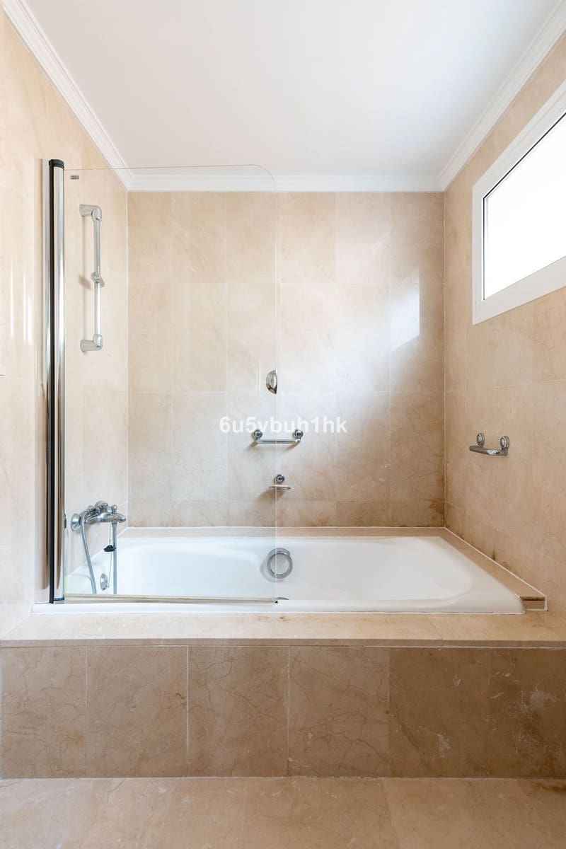3 chambre Villa/Maison à vendre à Calahonda avec piscine - 995 000 € (Ref: 9823321)
