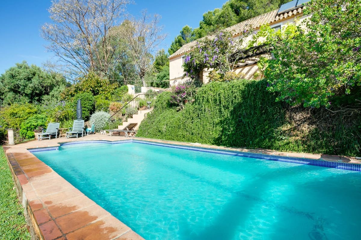 3 chambre Villa/Maison à vendre à Estepona avec piscine - 1 200 000 € (Ref: 9823323)