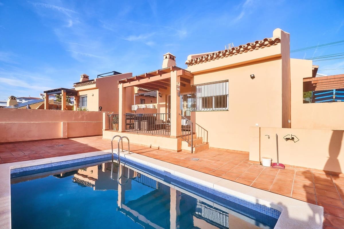 Chalet de 2 habitaciones en El Faro en venta con piscina garaje - 550.000 € (Ref: 9823328)