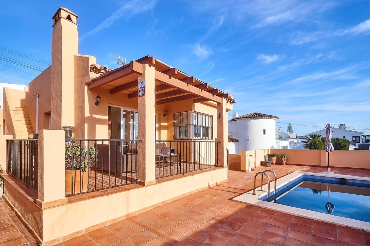 Chalet de 2 habitaciones en El Faro en venta con piscina garaje - 550.000 € (Ref: 9823328)