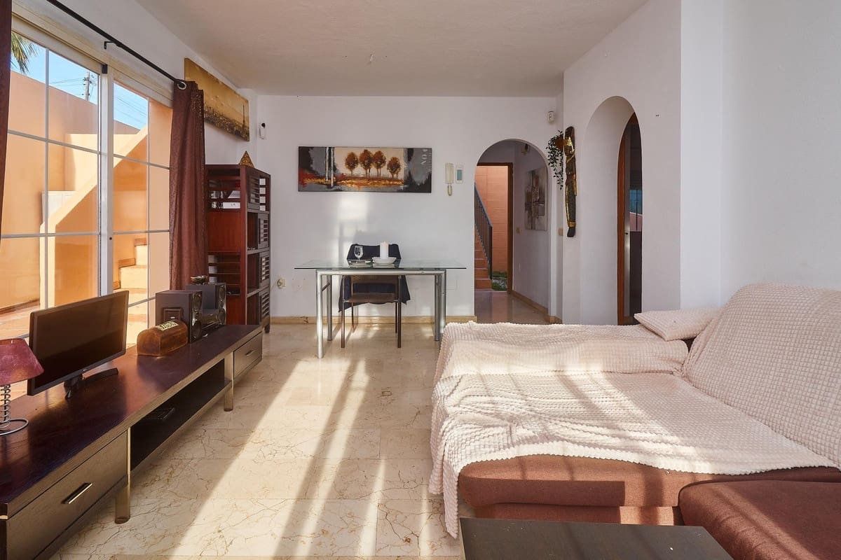 Chalet de 2 habitaciones en El Faro en venta con piscina garaje - 550.000 € (Ref: 9823328)