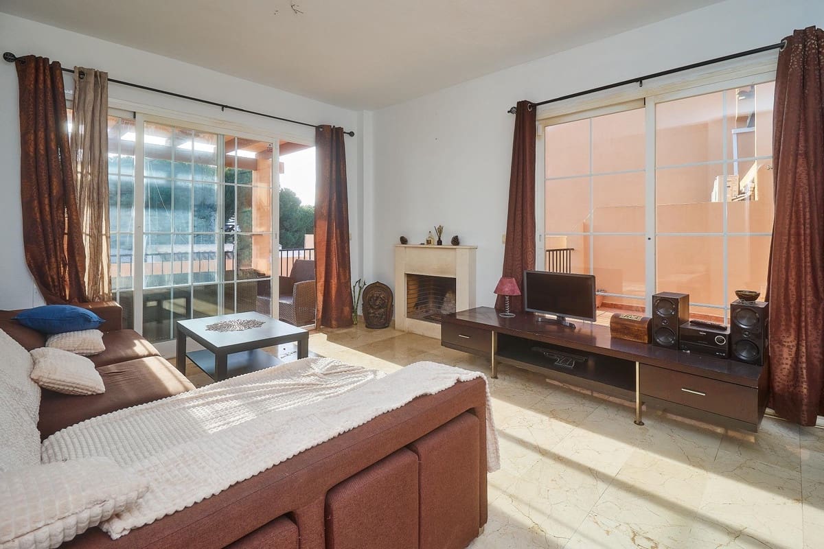 Chalet de 2 habitaciones en El Faro en venta con piscina garaje - 550.000 € (Ref: 9823328)