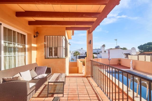Chalet de 2 habitaciones en El Faro, Mijas en venta con piscina garaje - 550.000 € (Ref: 9823328)