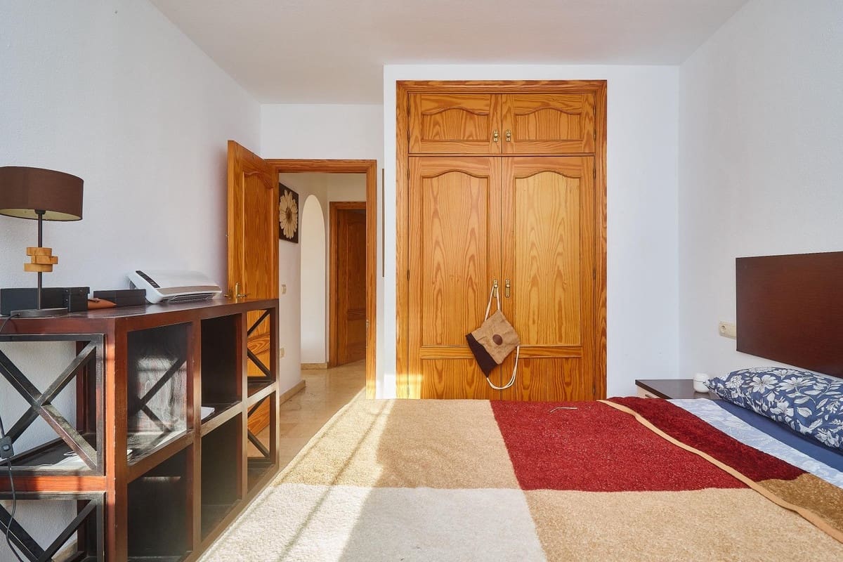 Chalet de 2 habitaciones en El Faro en venta con piscina garaje - 550.000 € (Ref: 9823328)