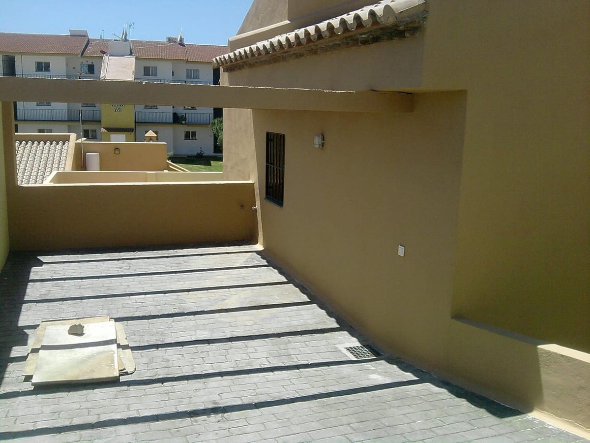 Chalet de 2 habitaciones en El Faro en venta con piscina garaje - 550.000 € (Ref: 9823328)