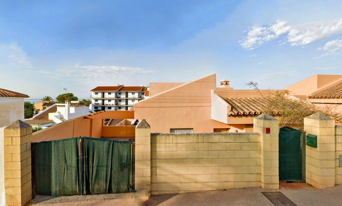 Chalet de 2 habitaciones en El Faro en venta con piscina garaje - 550.000 € (Ref: 9823328)
