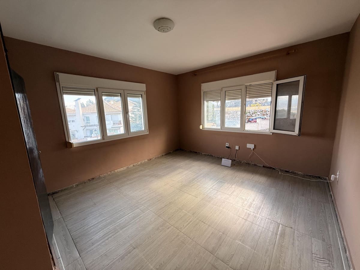 Chalet de 4 habitaciones en Alhaurín de la Torre en venta con piscina - 695.000 € (Ref: 9823330)