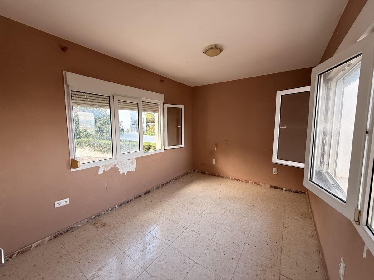 Chalet de 4 habitaciones en Alhaurín de la Torre en venta con piscina - 695.000 € (Ref: 9823330)