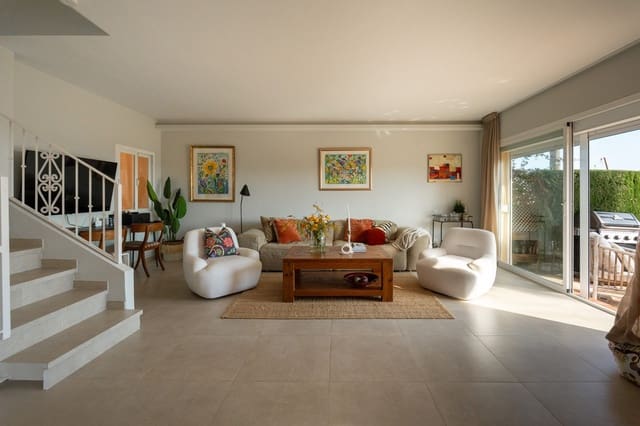 4 quarto Casa em Banda para venda em La Dama de Noche - La Alzambra, Marbella com piscina - 695 000 € (Ref: 9823331)