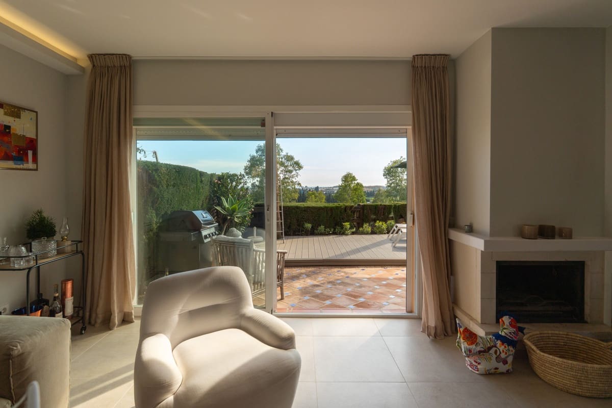 4 quarto Casa em Banda para venda em Nueva Andalucia com piscina - 695 000 € (Ref: 9823331)