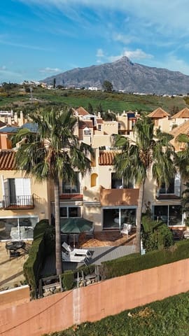 4 quarto Casa em Banda para venda em La Dama de Noche - La Alzambra, Marbella com piscina - 695 000 € (Ref: 9823331)