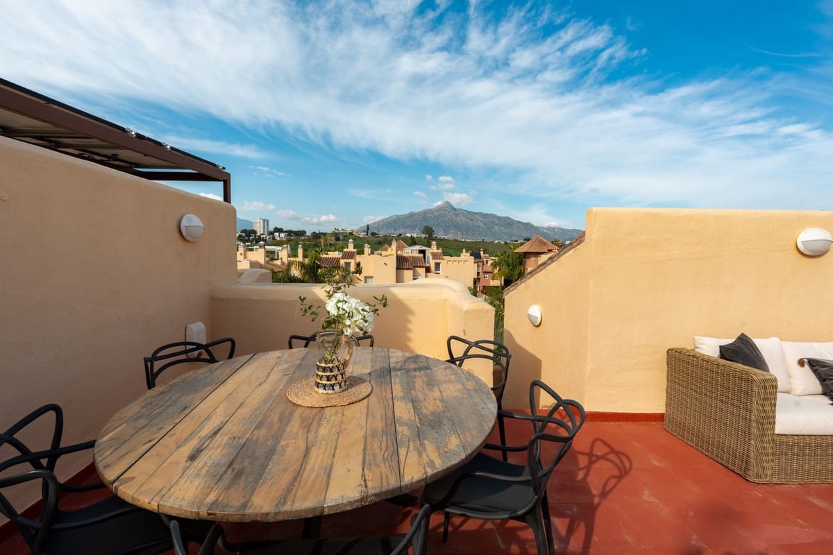4 quarto Casa em Banda para venda em Nueva Andalucia com piscina - 695 000 € (Ref: 9823331)