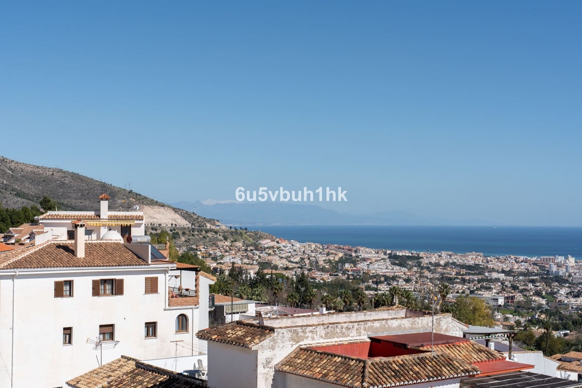 4 soveværelse Byhus til salg i Benalmadena med garage - € 680.000 (Ref: 9823332)