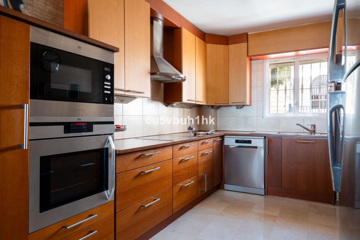 4 soveværelse Byhus til salg i Benalmadena med garage - € 680.000 (Ref: 9823332)