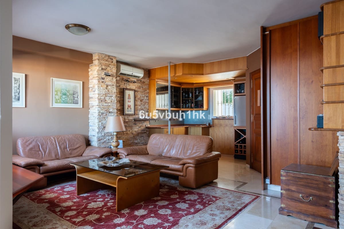 4 soveværelse Byhus til salg i Benalmadena med garage - € 680.000 (Ref: 9823332)