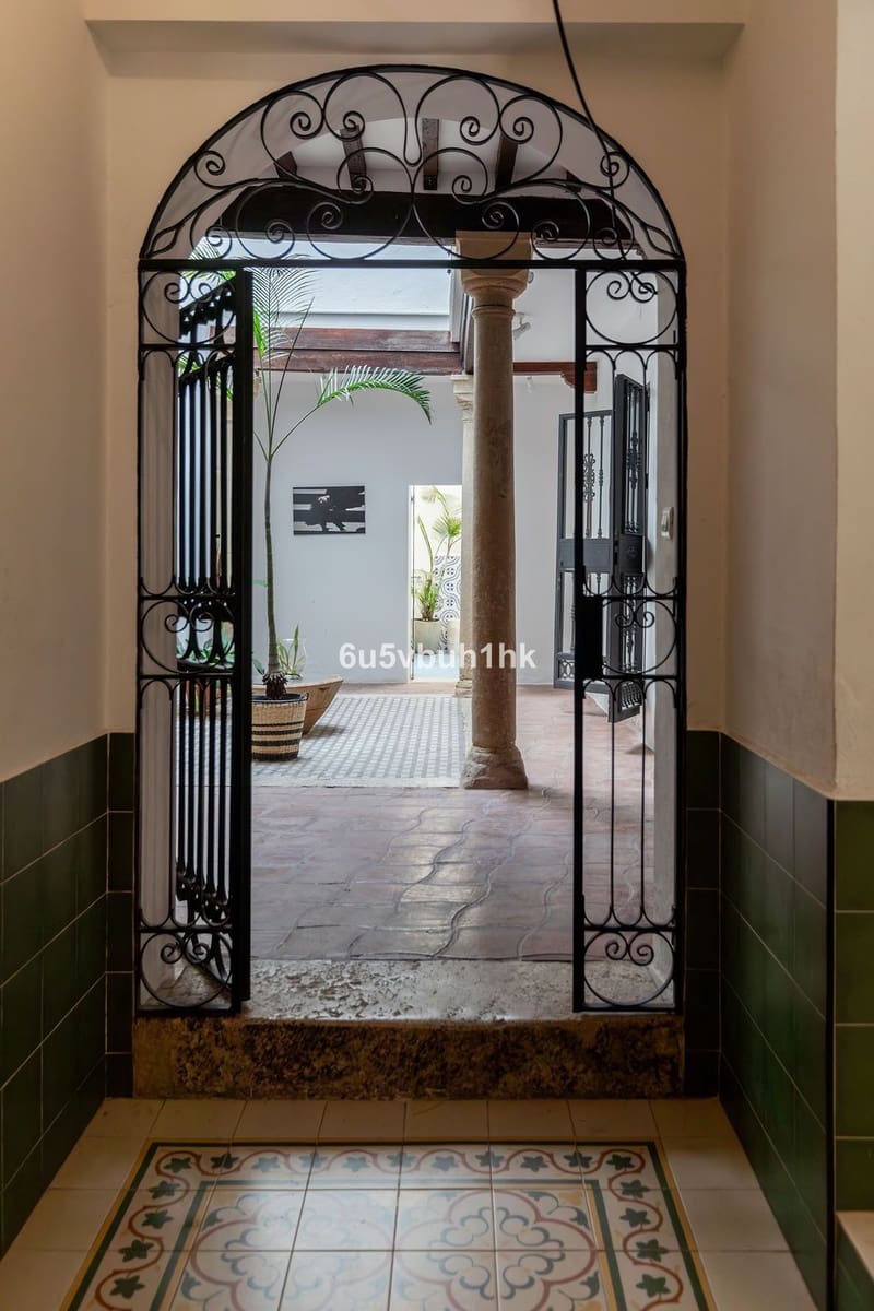 8 soveværelse Byhus til salg i Malaga by - € 1.749.000 (Ref: 9823333)