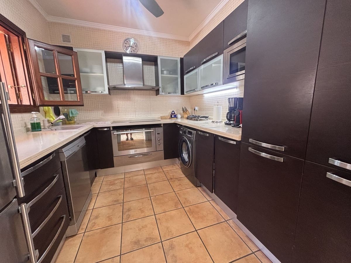 3 makuuhuone Paritalo myytävänä paikassa Nueva Andalucia mukana uima-altaan - 995 000 € (Ref: 9823334)