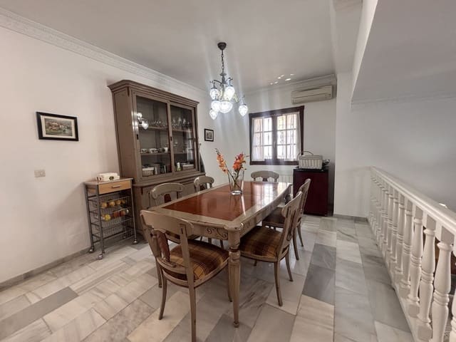 3 makuuhuone Paritalo myytävänä paikassa La Dama de Noche - La Alzambra, Marbella mukana uima-altaan - 995 000 € (Ref: 9823334)