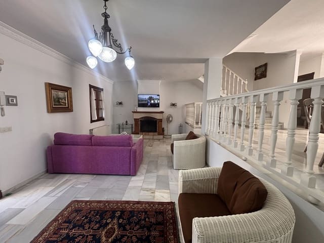3 makuuhuone Paritalo myytävänä paikassa La Dama de Noche - La Alzambra, Marbella mukana uima-altaan - 995 000 € (Ref: 9823334)