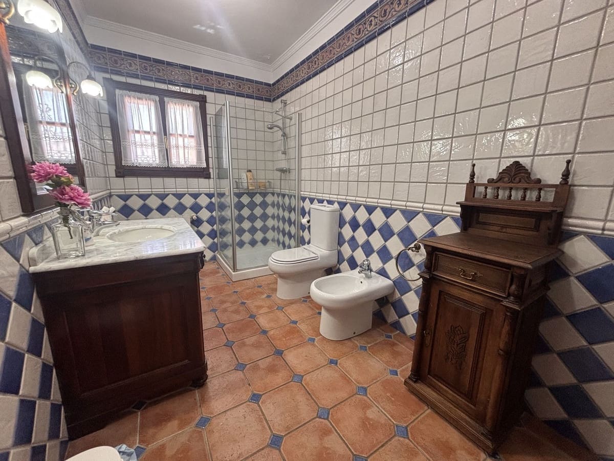 3 makuuhuone Paritalo myytävänä paikassa Nueva Andalucia mukana uima-altaan - 995 000 € (Ref: 9823334)