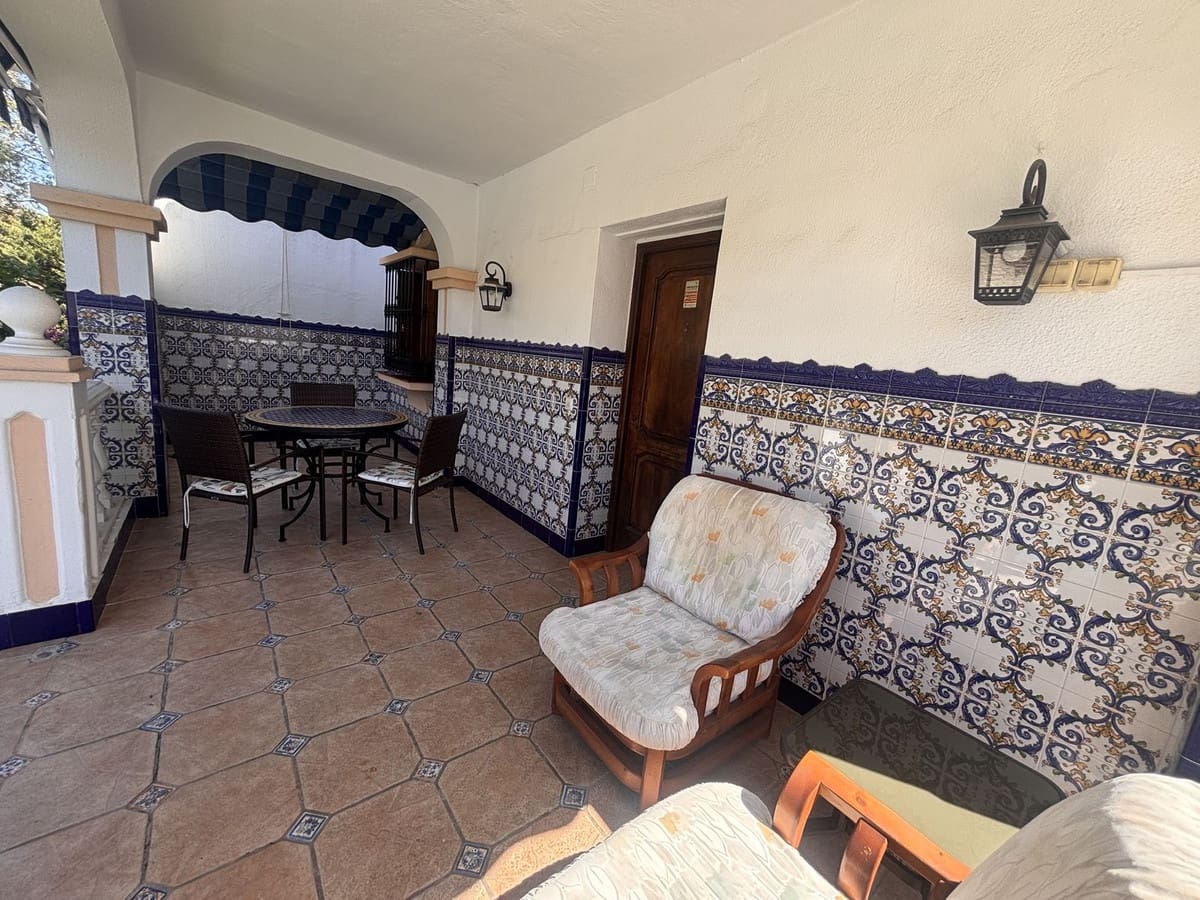 3 makuuhuone Paritalo myytävänä paikassa Nueva Andalucia mukana uima-altaan - 995 000 € (Ref: 9823334)