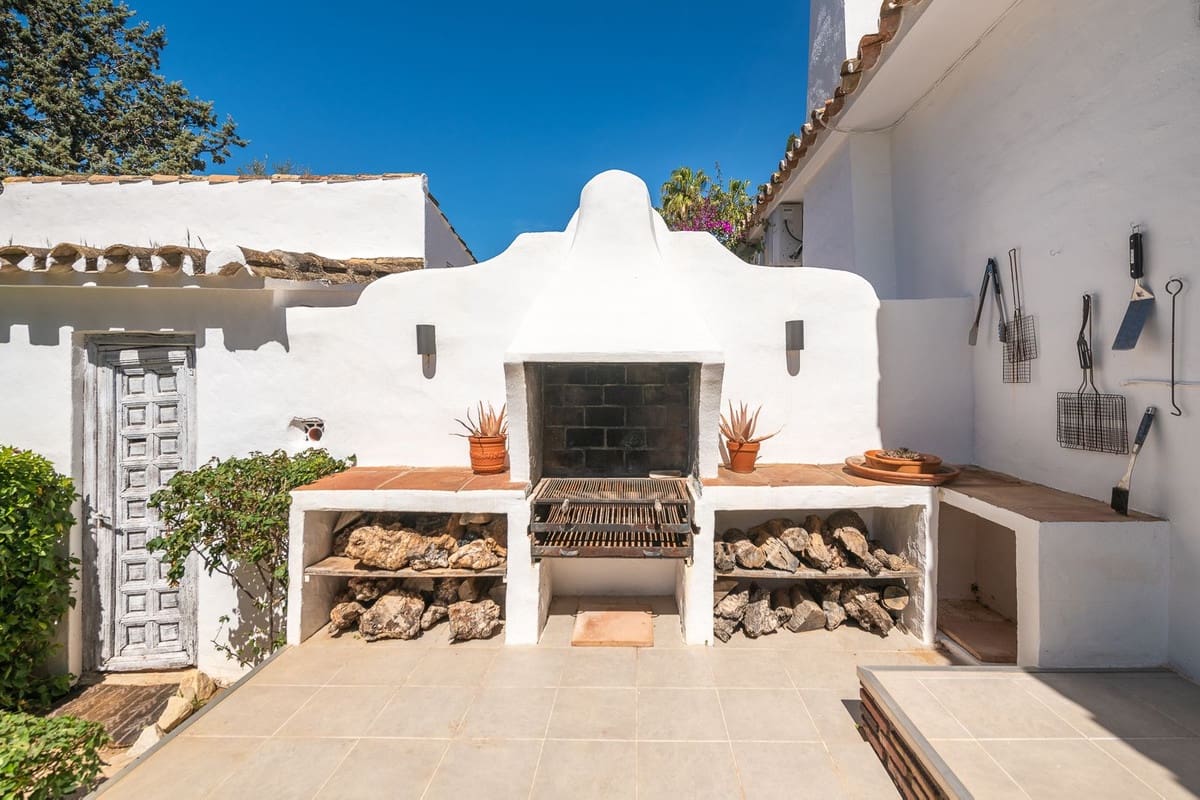 5 Zimmer Villa zu verkaufen in Marbella mit Pool Garage - 2.500.000 € (Ref: 9823335)