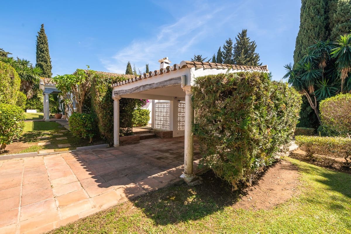 5 Zimmer Villa zu verkaufen in Marbella mit Pool Garage - 2.500.000 € (Ref: 9823335)