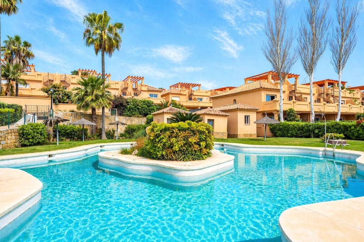 3 Zimmer Haus zu verkaufen in Estepona mit Pool Garage - 599.000 € (Ref: 9823338)