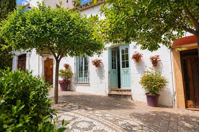 4 Zimmer Haus zu verkaufen in Centro, Estepona - 995.000 € (Ref: 9823341)